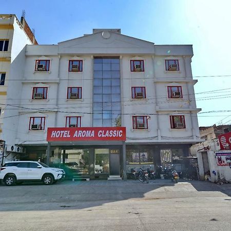 דהראדון Oyo 1822 Hotel Ambassador מראה חיצוני תמונה