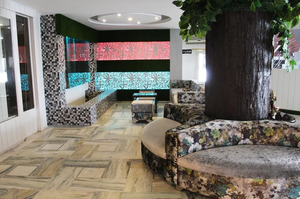 דהראדון Oyo 1822 Hotel Ambassador מראה חיצוני תמונה