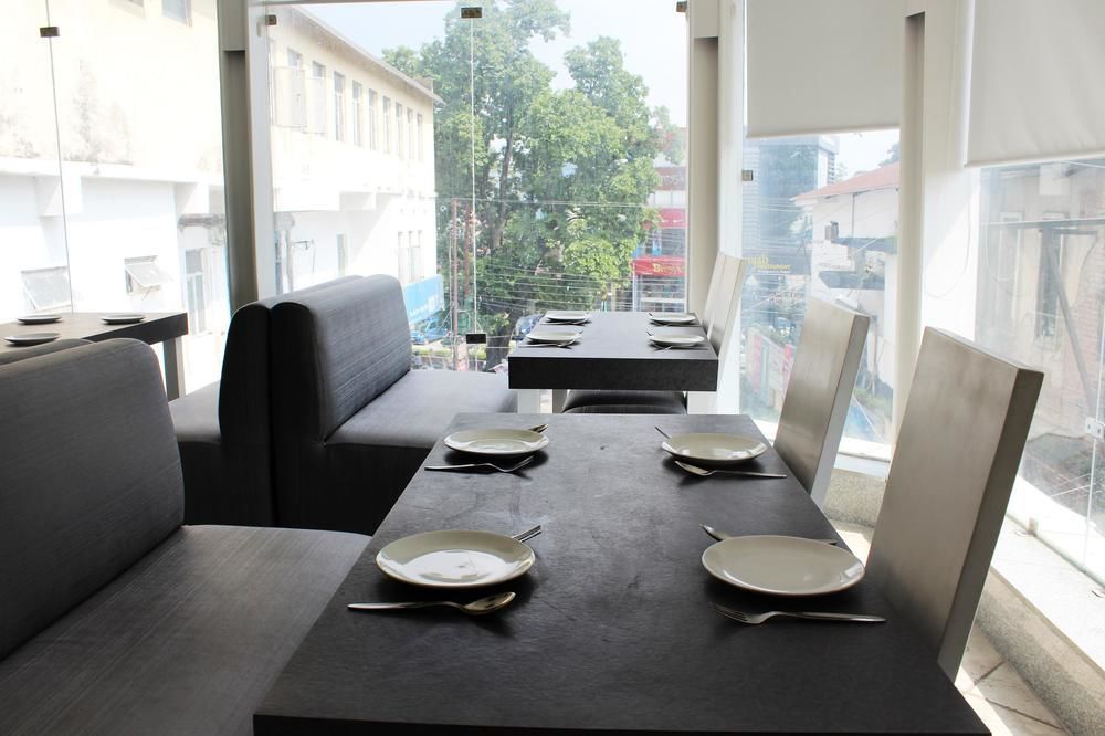 דהראדון Oyo 1822 Hotel Ambassador מראה חיצוני תמונה