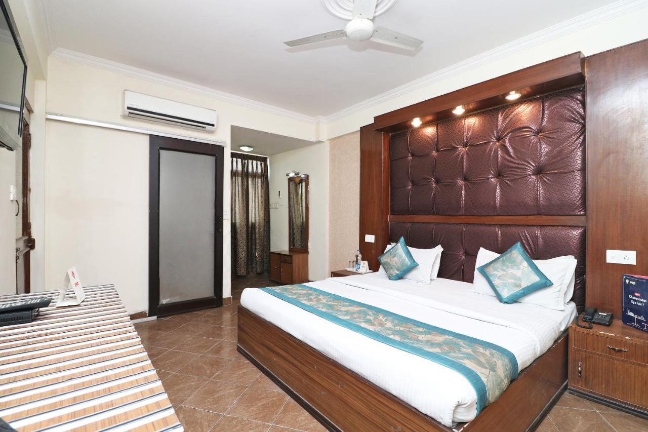 דהראדון Oyo 1822 Hotel Ambassador מראה חיצוני תמונה