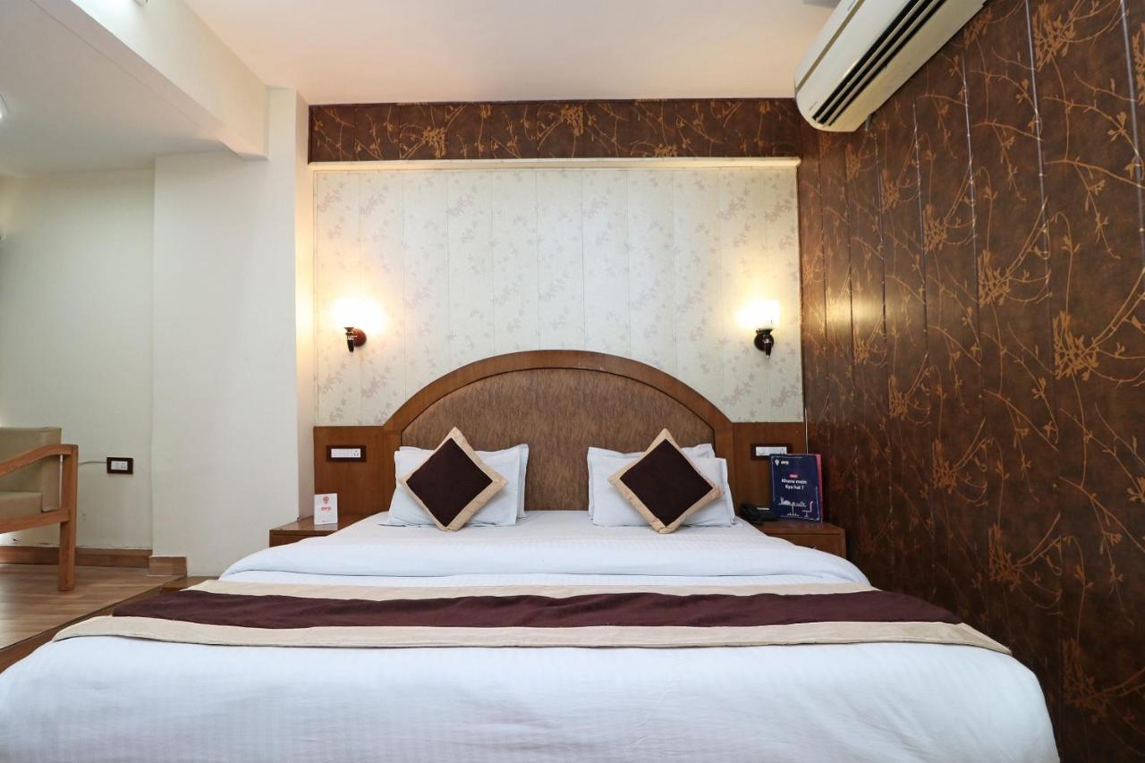 דהראדון Oyo 1822 Hotel Ambassador מראה חיצוני תמונה