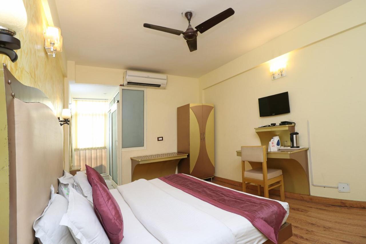 דהראדון Oyo 1822 Hotel Ambassador מראה חיצוני תמונה