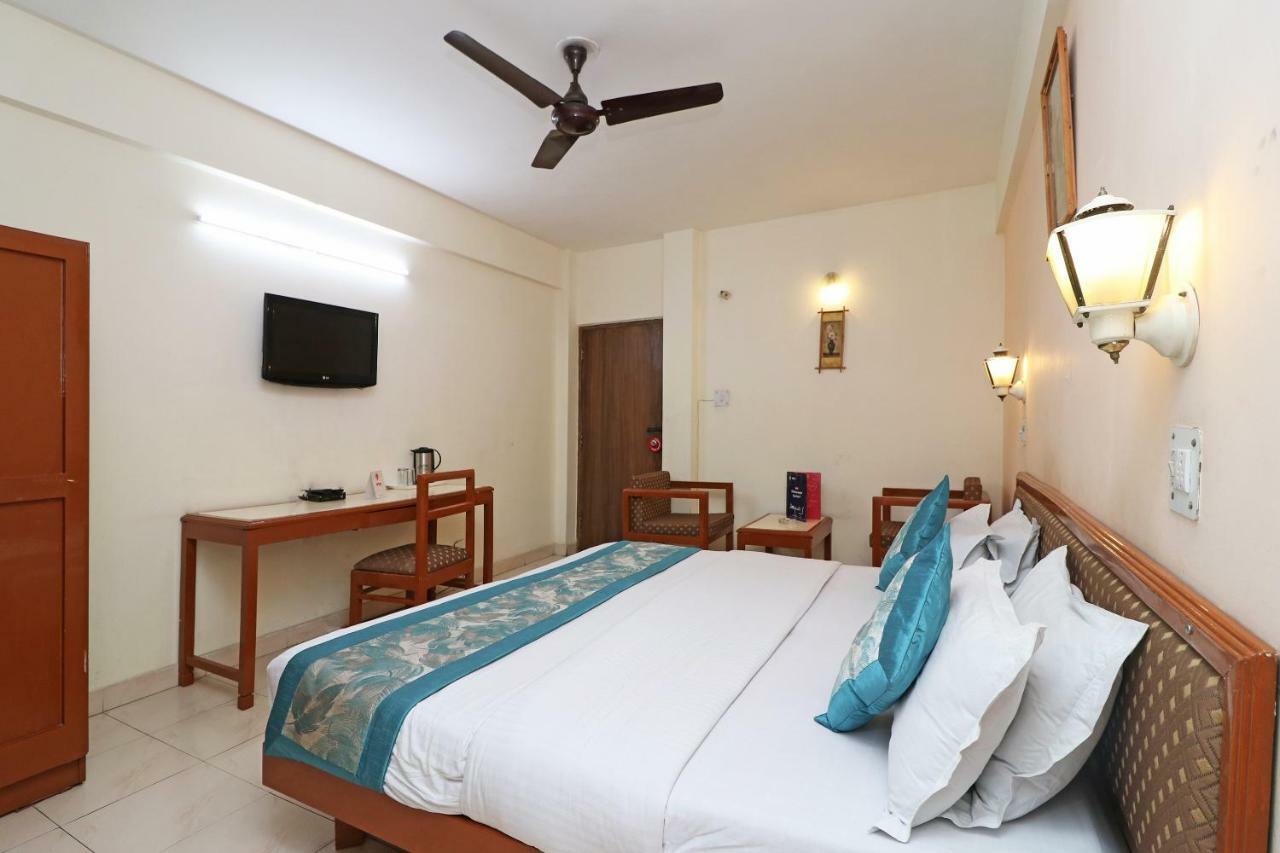 דהראדון Oyo 1822 Hotel Ambassador מראה חיצוני תמונה
