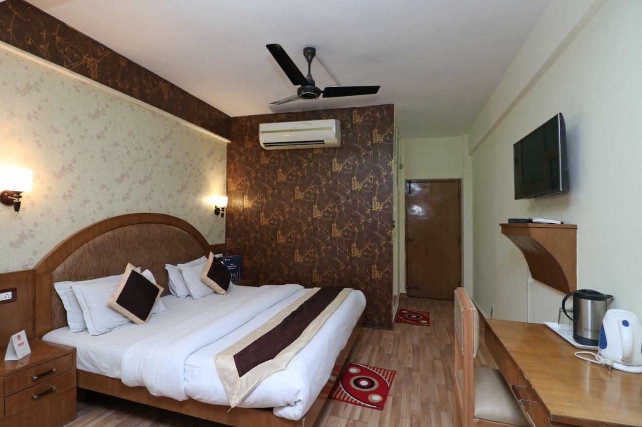 דהראדון Oyo 1822 Hotel Ambassador מראה חיצוני תמונה