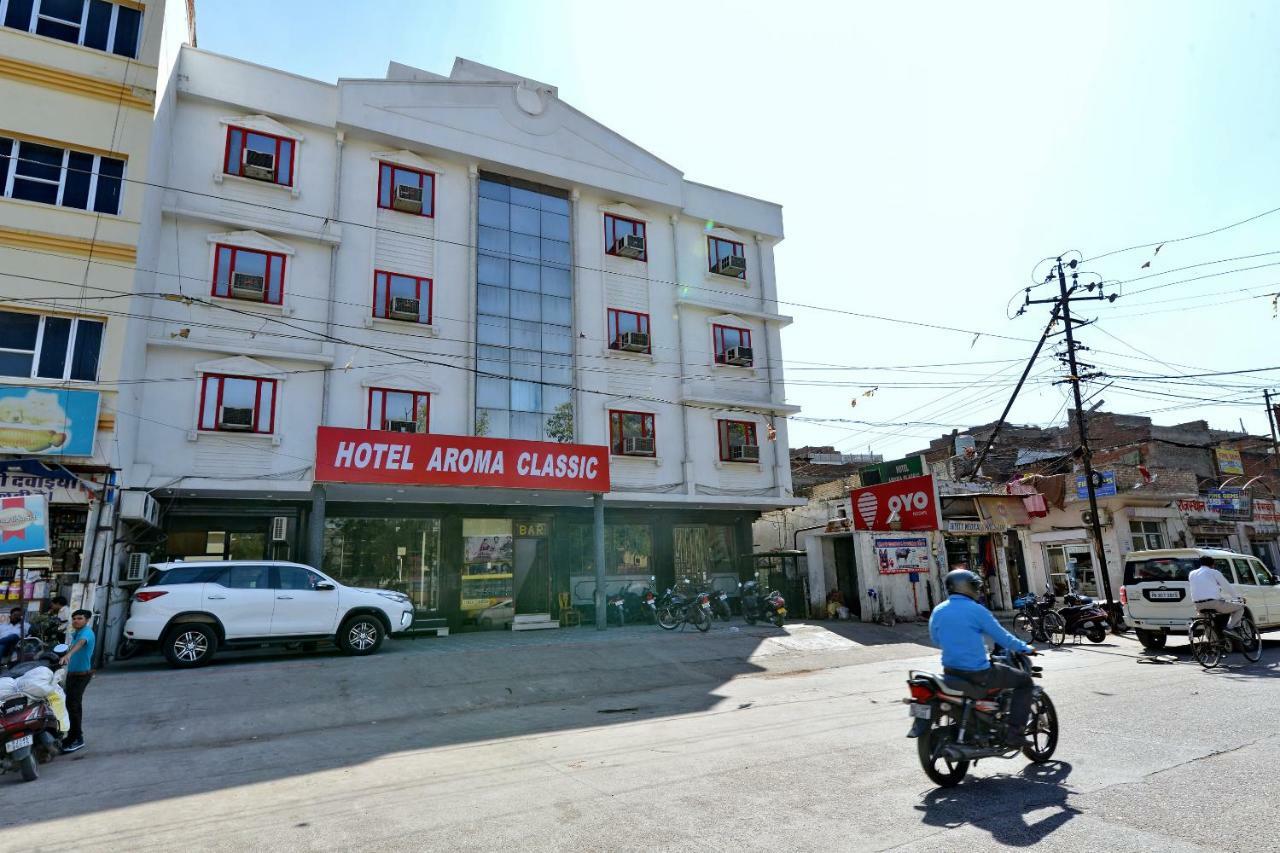 דהראדון Oyo 1822 Hotel Ambassador מראה חיצוני תמונה
