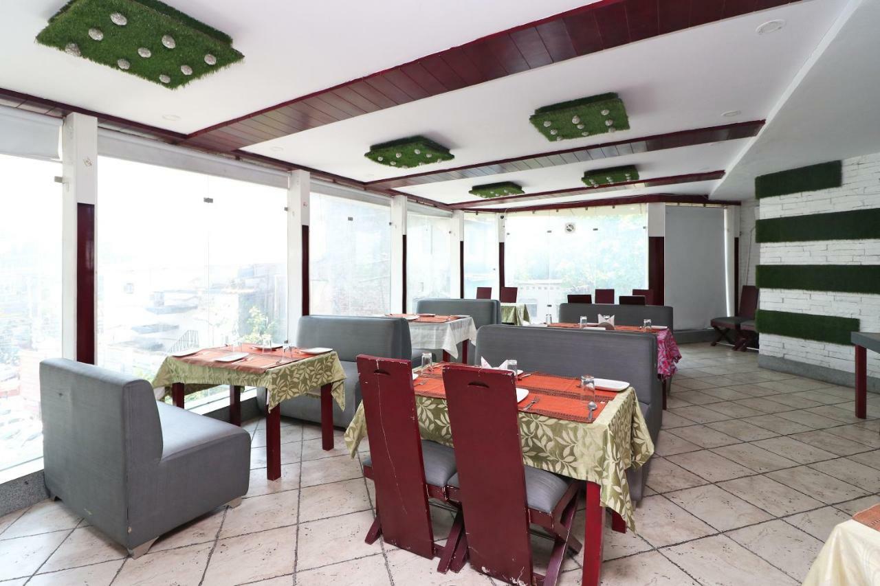 דהראדון Oyo 1822 Hotel Ambassador מראה חיצוני תמונה