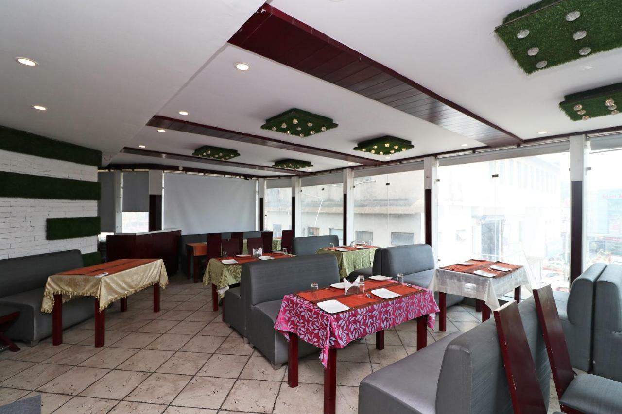 דהראדון Oyo 1822 Hotel Ambassador מראה חיצוני תמונה